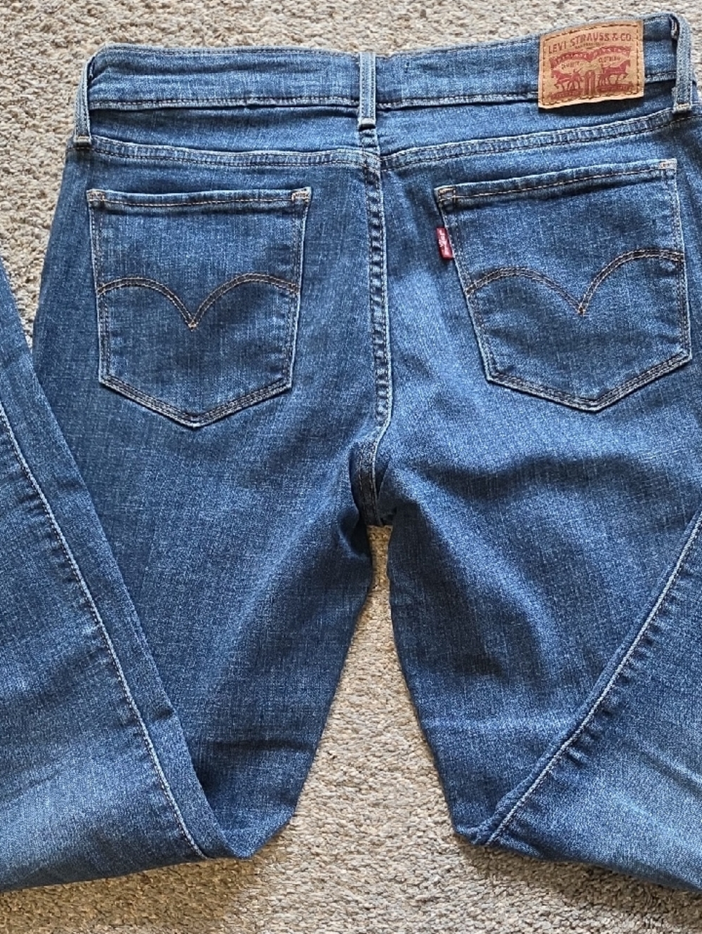 Levi's Women's Blue Skinny Jeans - Classic Back Pocket Detail